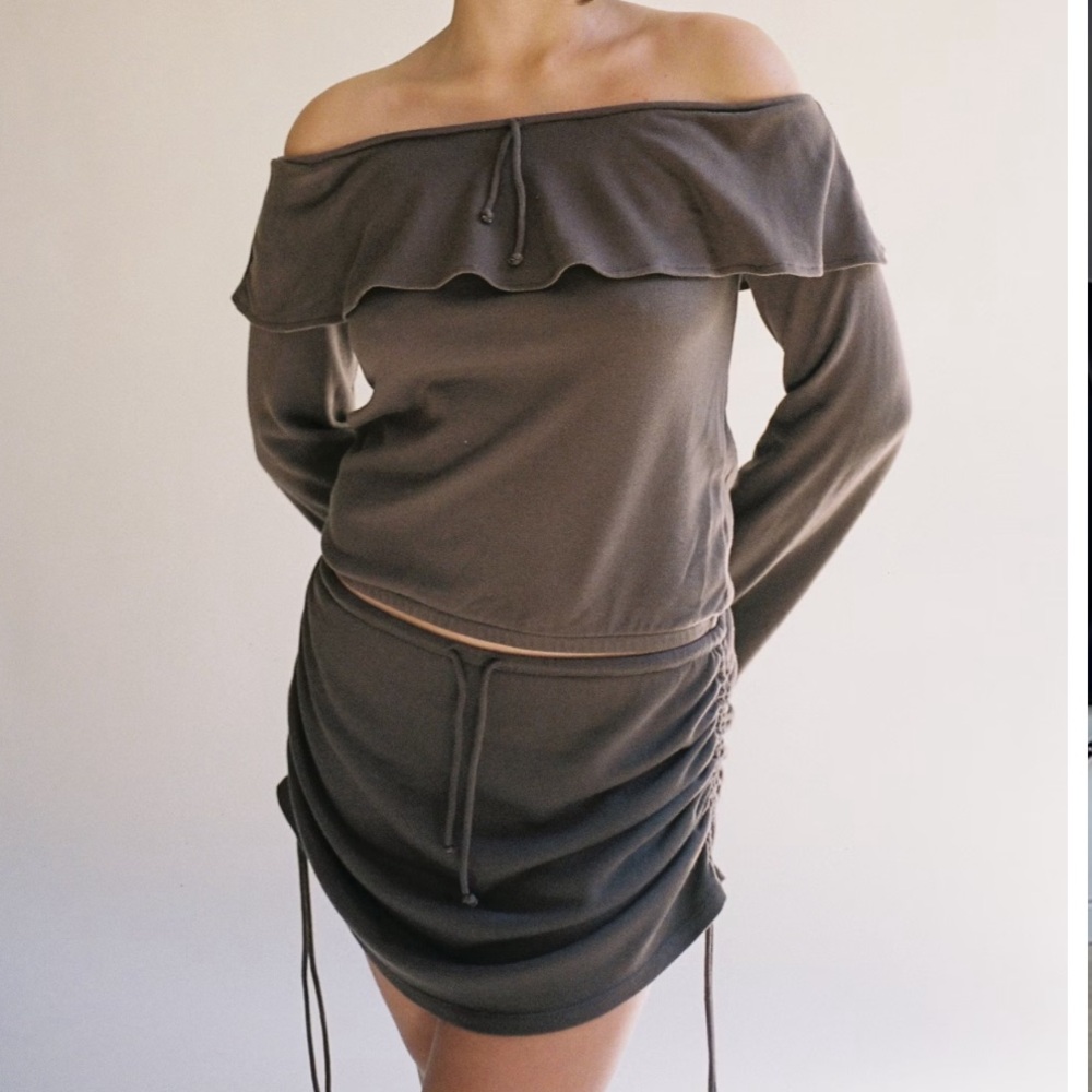 Djerf avenue Morena Off Shoulder Top Brown size XXL